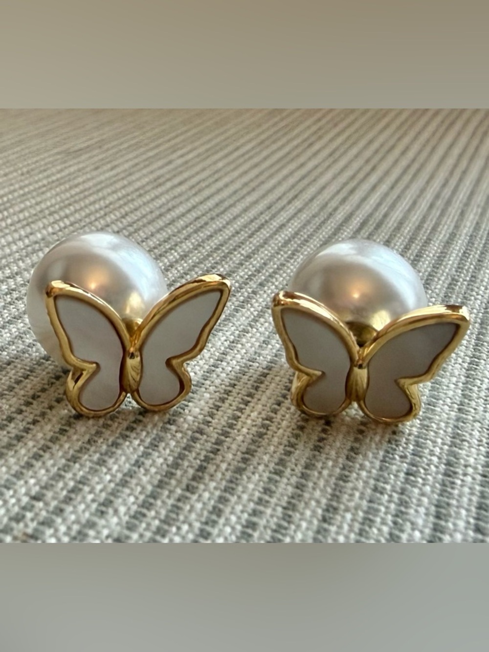 2 way Gold Tone Mother of Pearl Butterfly & Large Faux Pearl Stud Earrings